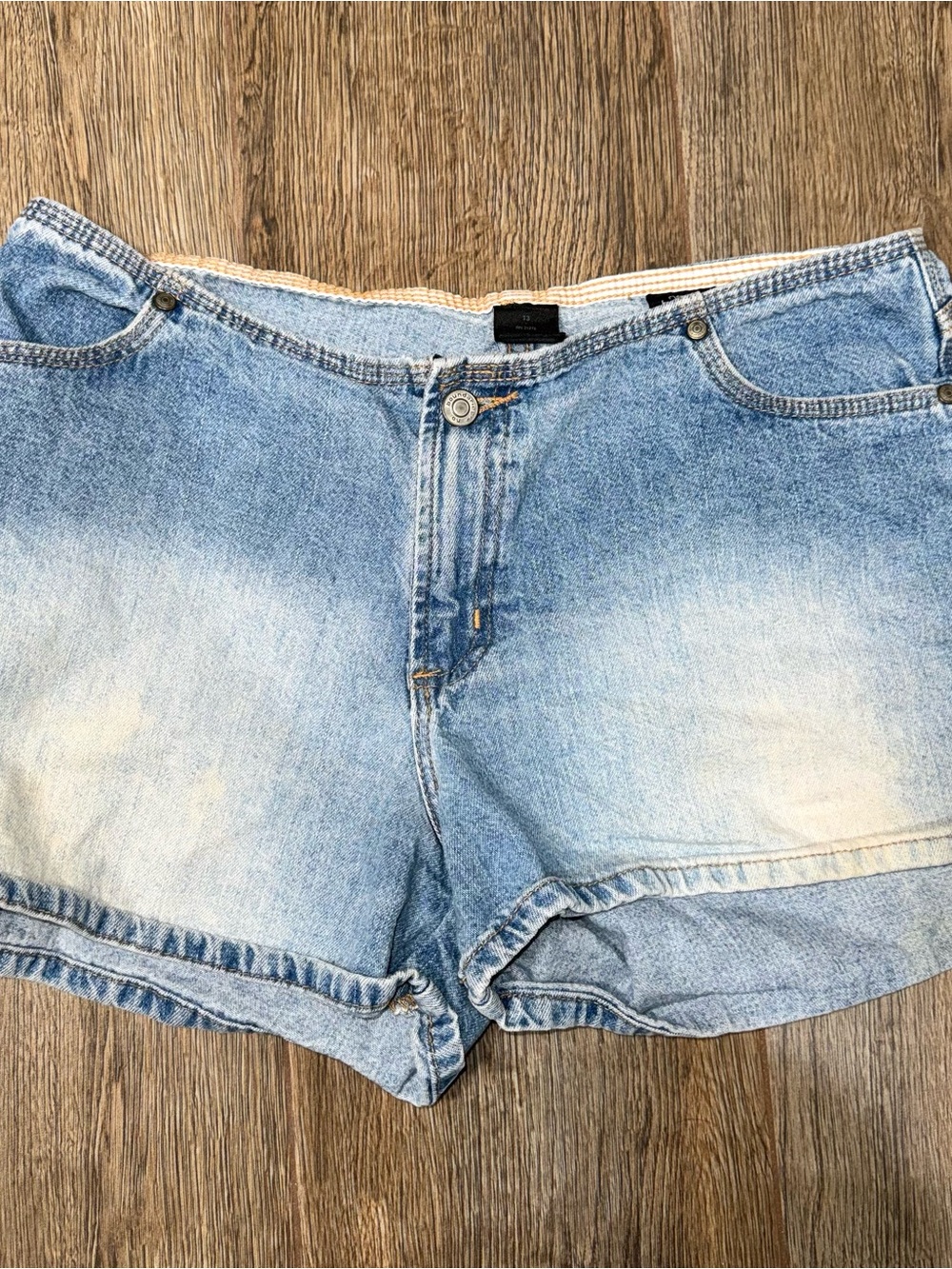 Light Blue Denim Classic Women's Low Rise Size 13 Summer Comfortable Shorts